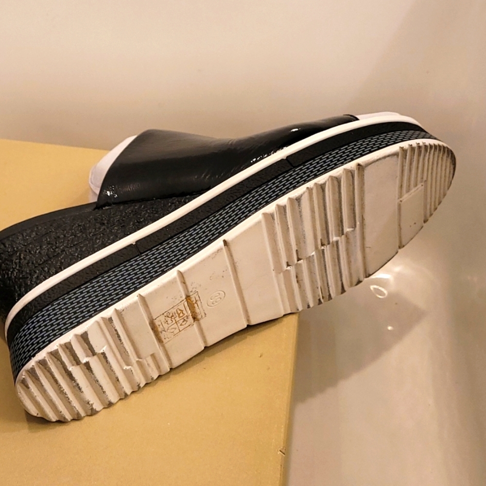 L'ARTISTE slide in wedge sandal black patent leather. - Picture 4 of 6
